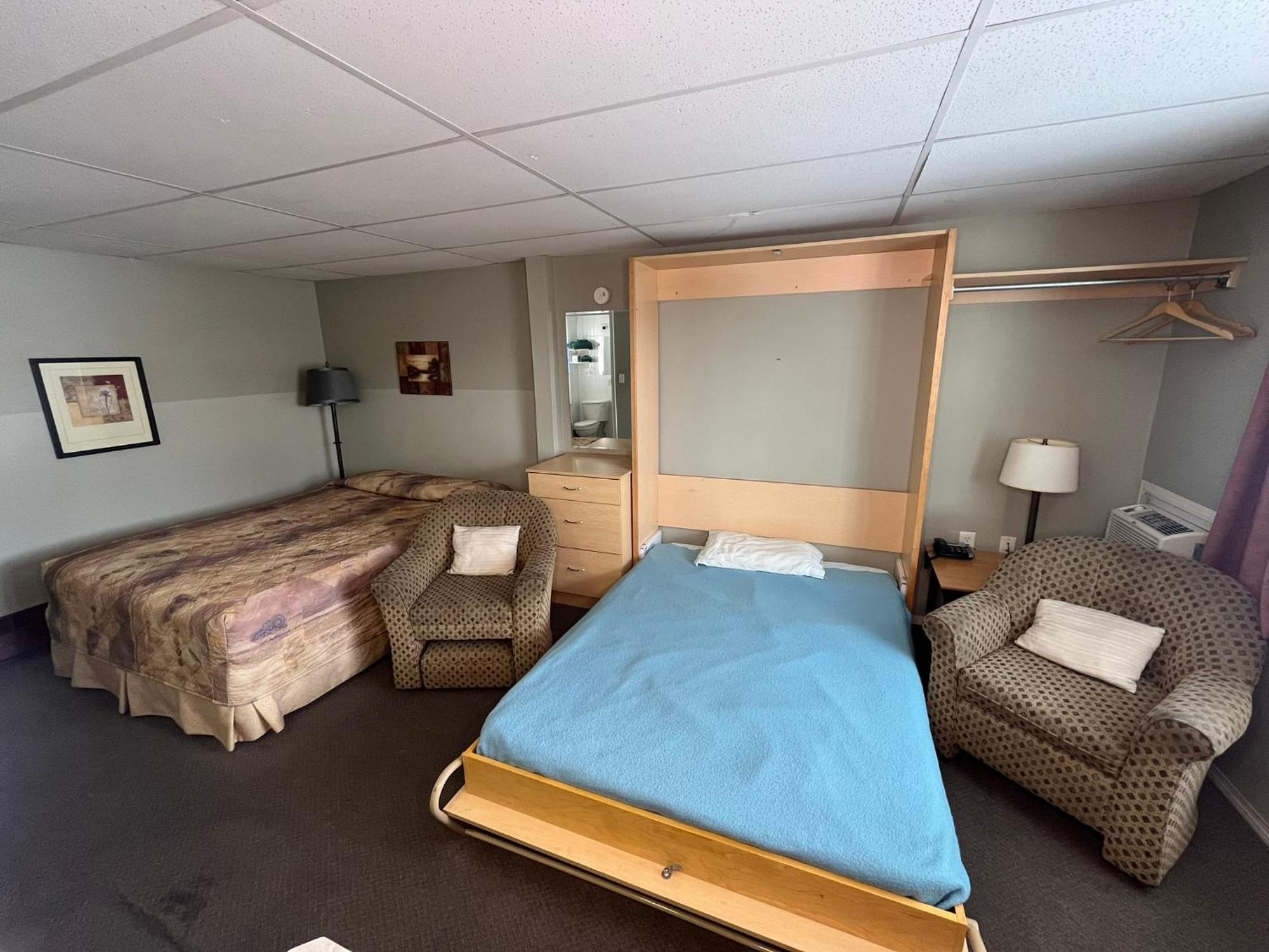 Raccoon Lodge Motel Sylvan Lake Pokoj fotografie