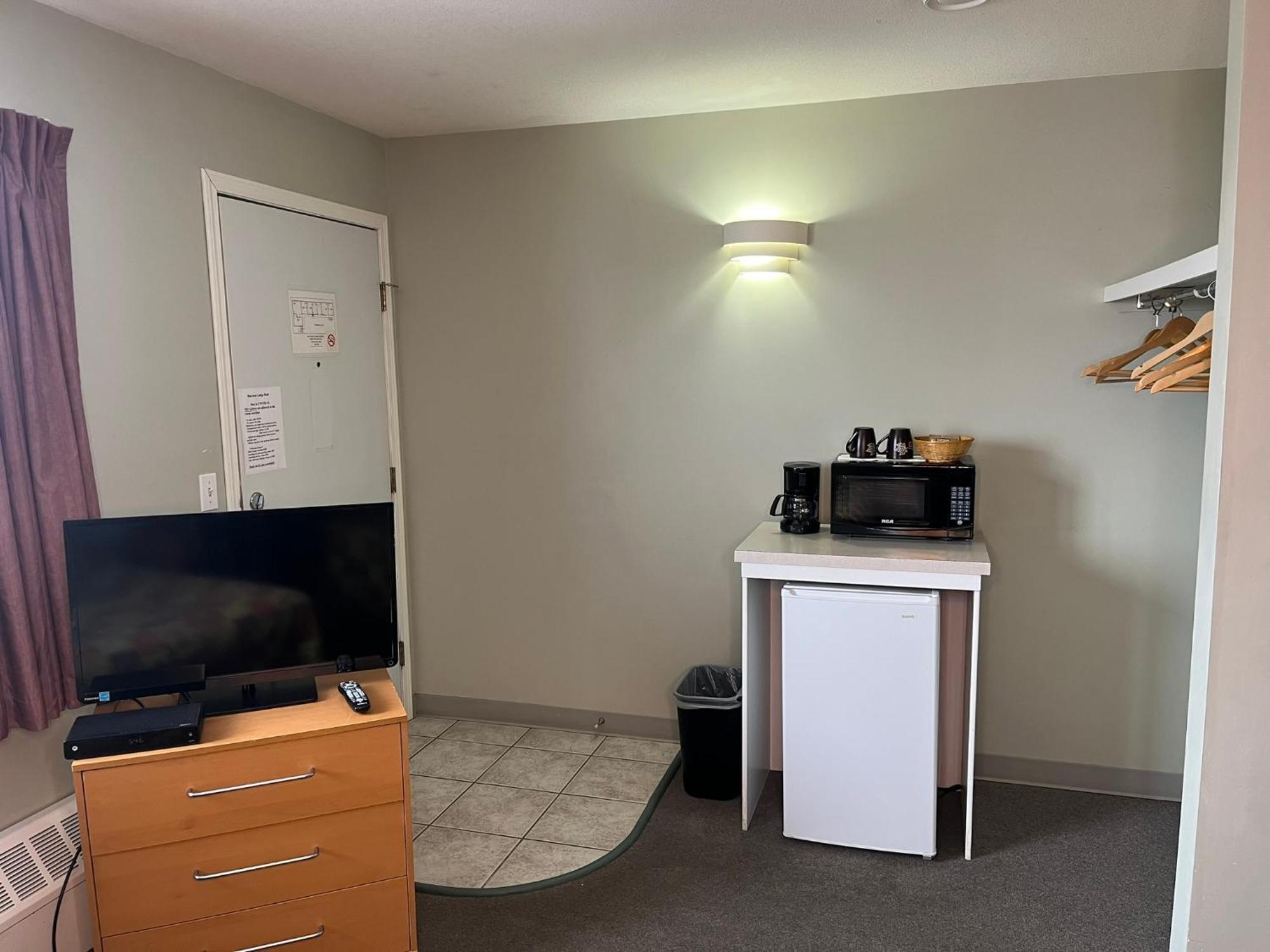 Raccoon Lodge Motel Sylvan Lake Pokoj fotografie