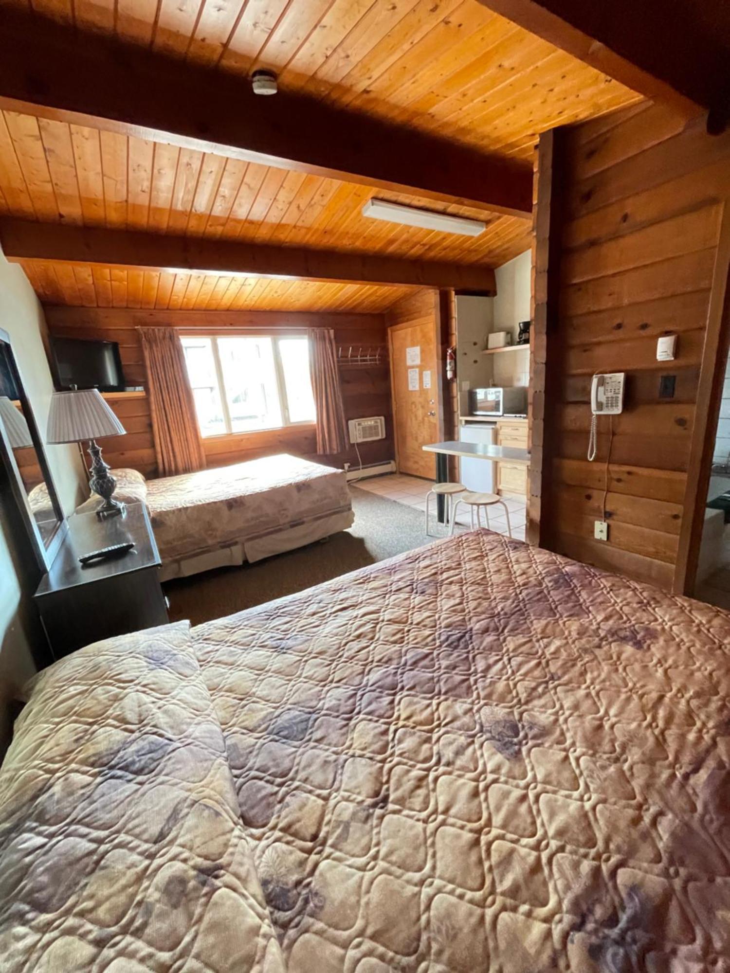 Raccoon Lodge Motel Sylvan Lake Exteriér fotografie